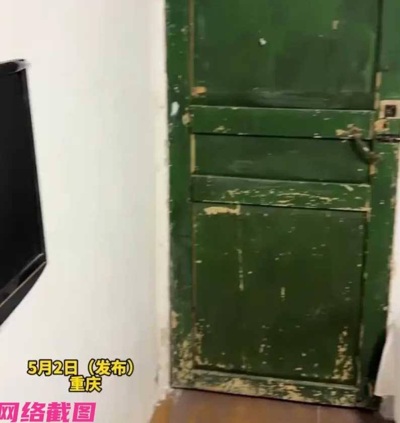 重庆有男子在这五一假期，这次男子选择来了一处古镇，为了让自己在古镇游玩尽兴，花两
