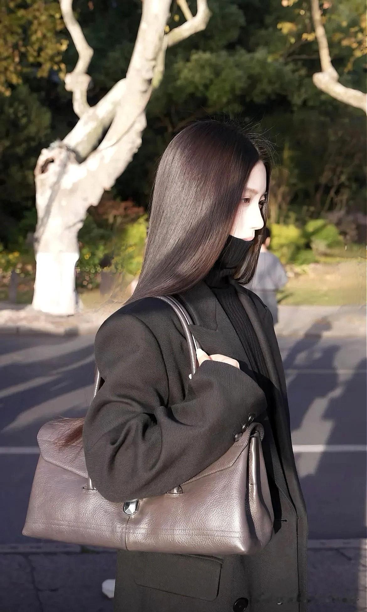 冬日的南京路，梧桐树下风飕飕……[害羞][害羞]