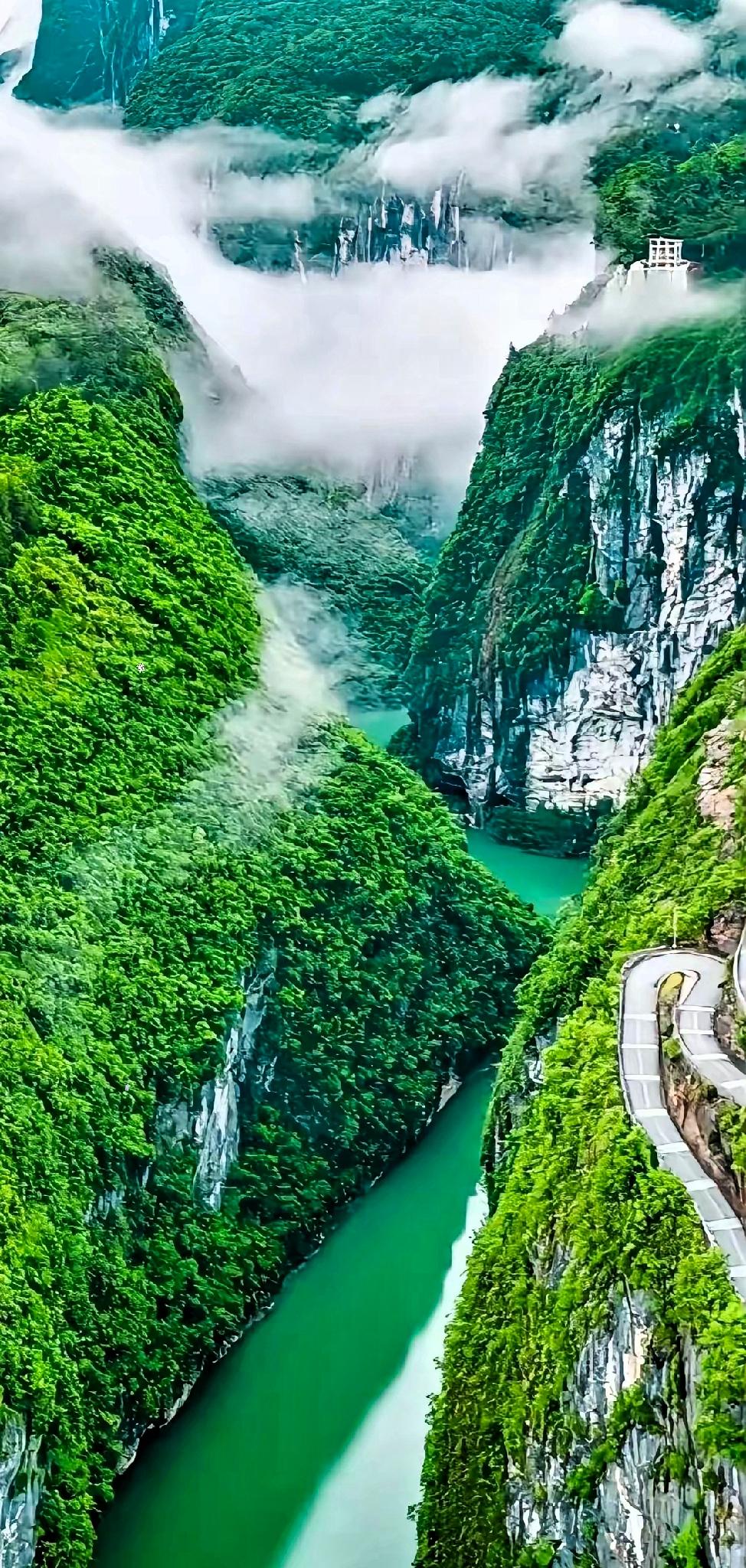 心理学家说:“你要是碰到一个男人，手腕上没有手表，手指上没有戒指，脖子上没有项