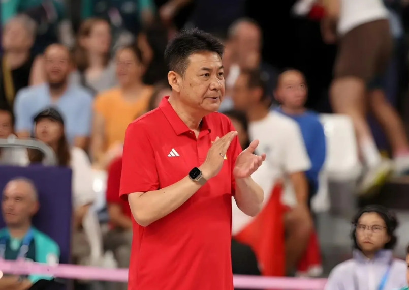 蔡斌执教上海女排，最慌的应该是江苏队！很明显，沪女换帅，就是奔着联赛冠军去的。而