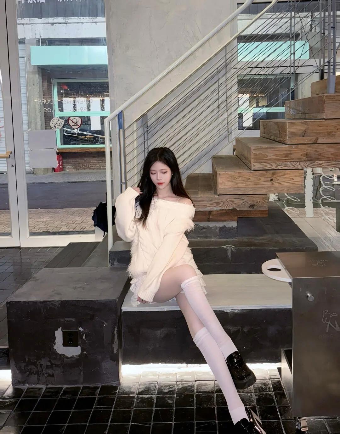 都市少女风，时尚穿搭，黑白配，优雅气质你一眼难忘的帅气女孩是什么样子的