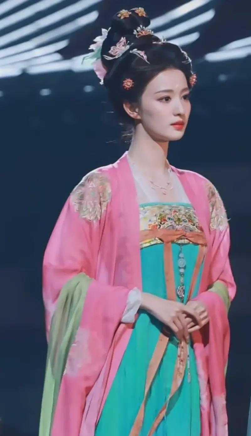 王楚然，什么造型都好美啊