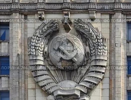 为什么俄罗斯外交部大楼上仍挂着苏联国徽？真相让人哭笑不得——不是不想换，而是