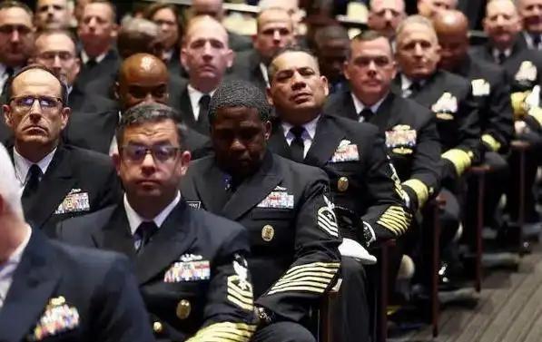 美军全世界第一，为什么美国没有出现军政府？原因很简单，美国大兵的工资都是国会拨款