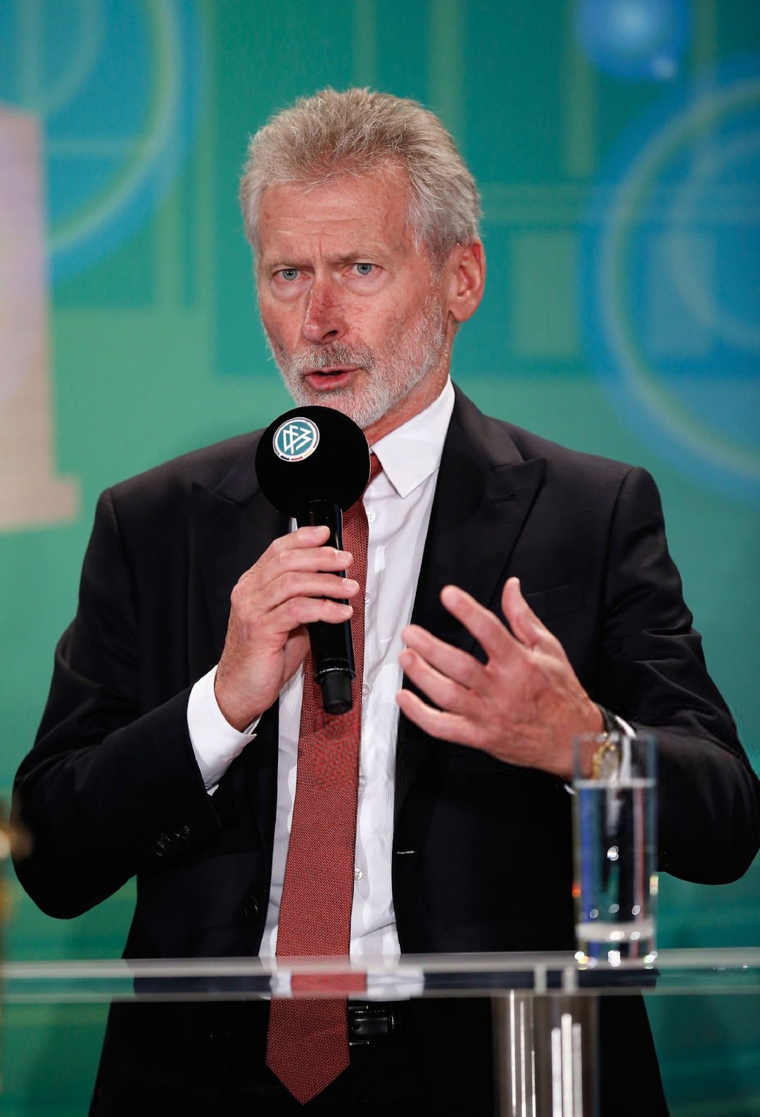 布莱特纳（前拜仁和皇马球员）：“皇马vs拜仁？唯一可以确定的是我会赢（笑），因为