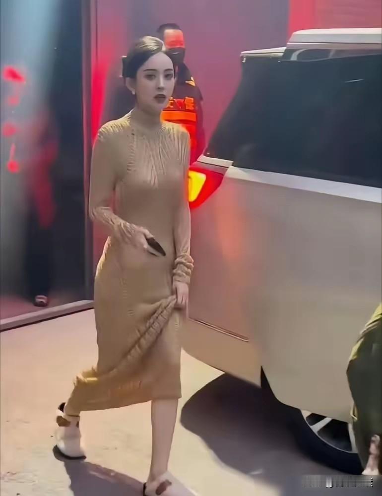 古人向来讲究难得糊涂，有舍才有得，舍得豁出去的女孩千千万万，然而成名的也就