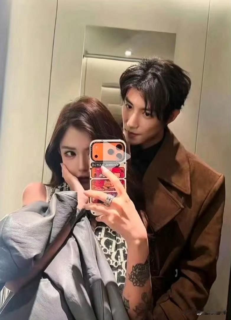 韩安冉再换男友，凭啥还被骂？她才是人间清醒！韩安冉又双叒叕换男友了，全网跟风嘲嘲