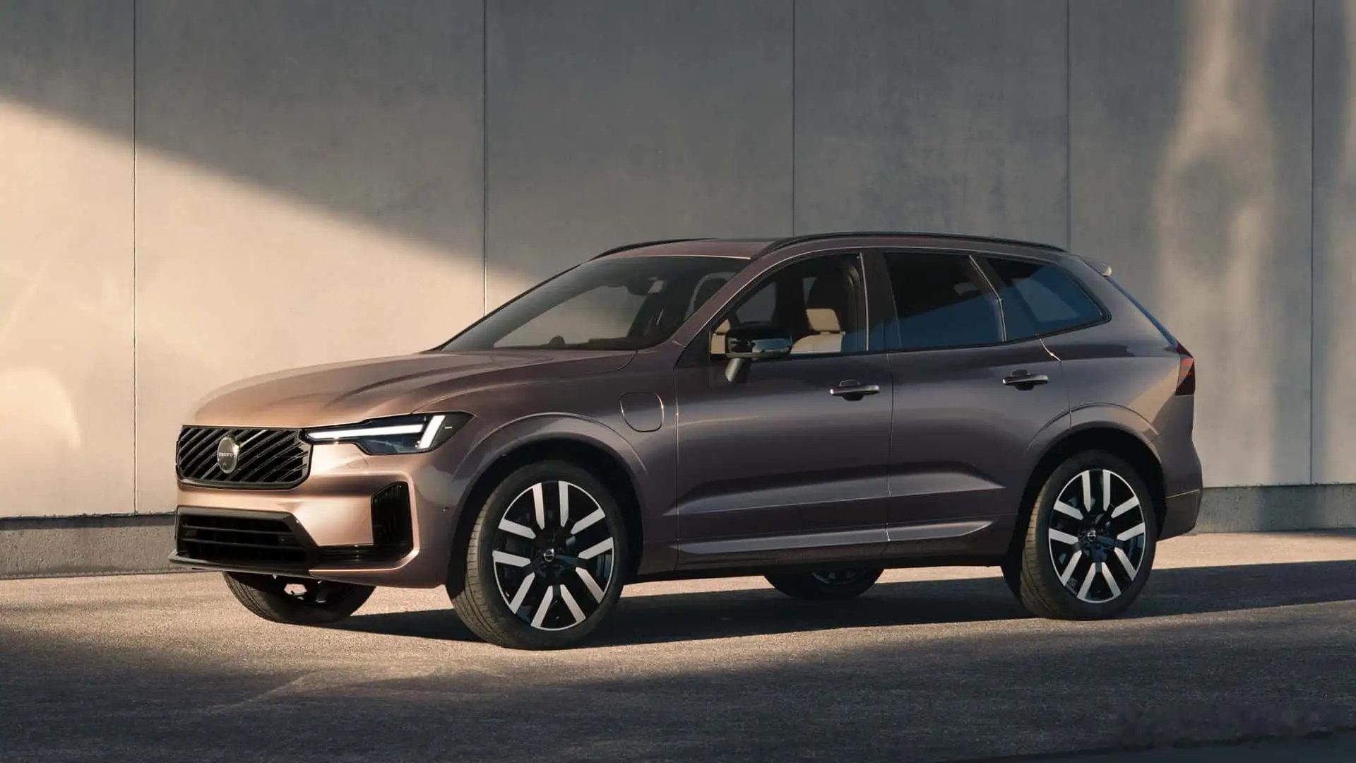 沃尔沃XC60、XC90又做了一次升级，最重要的是混动版本电池大了，纯电续航大了，XC60T8：约7