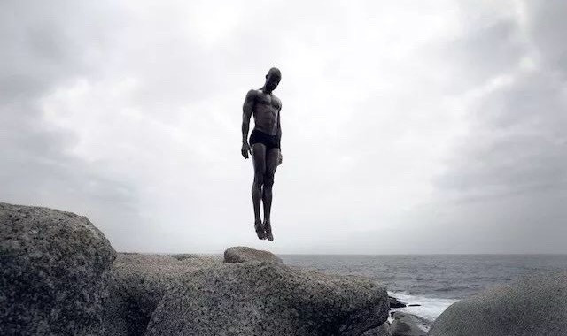 超越死亡，就是不怕死，看淡了生死，这确实是一种很高的生命境界。但是，这样的叙事表