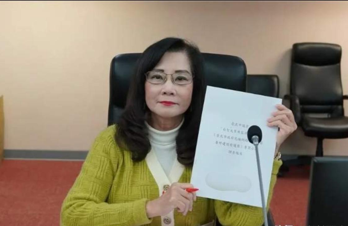 国民党台北市议员秦慧珠公开发声，直言“蓝白合不一定要跟柯文哲合”。