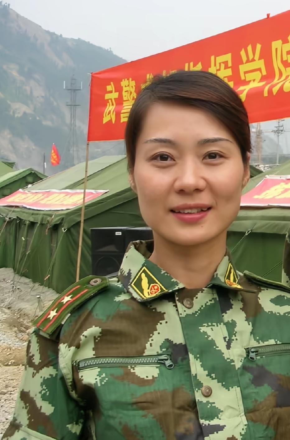 从一名普通战士，一步步成长为军中巾帼榜样。这份亮眼的成绩，背后是旁人难以体会的漫