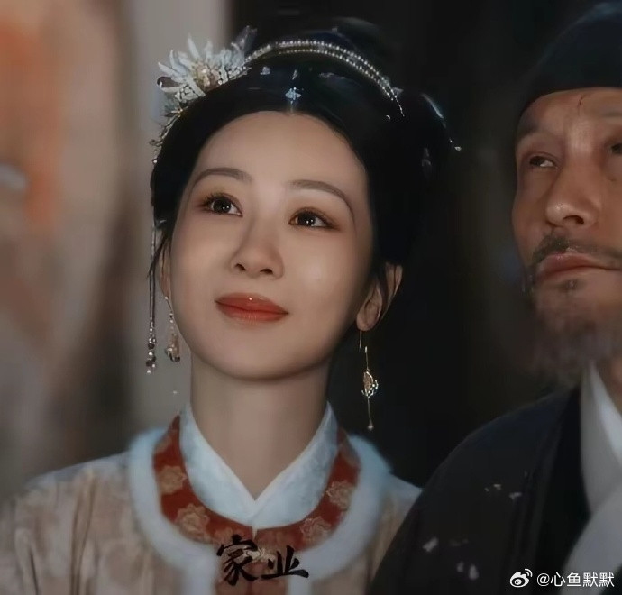杨紫这菊花发簪真好看