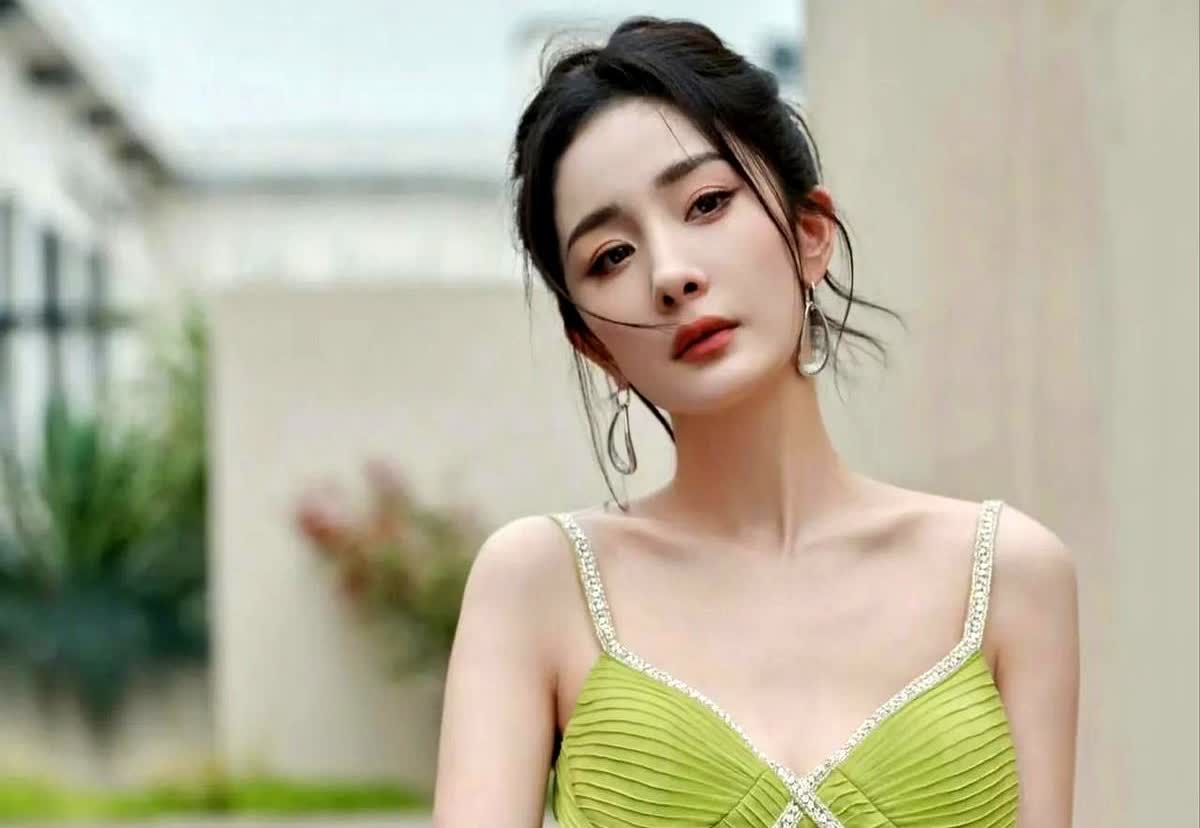 终于知道杨幂口臭的原因了不是她肠胃有问题也不是她不讲卫生不刷牙，