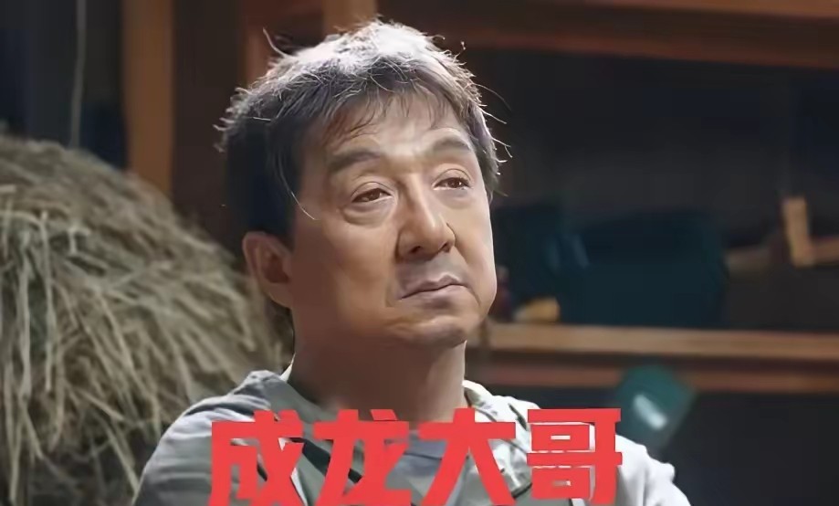 71岁的成龙在镜头前罕见流露脆弱，坦言最痛心的是与两个孩子渐行渐远。房祖名隐居台