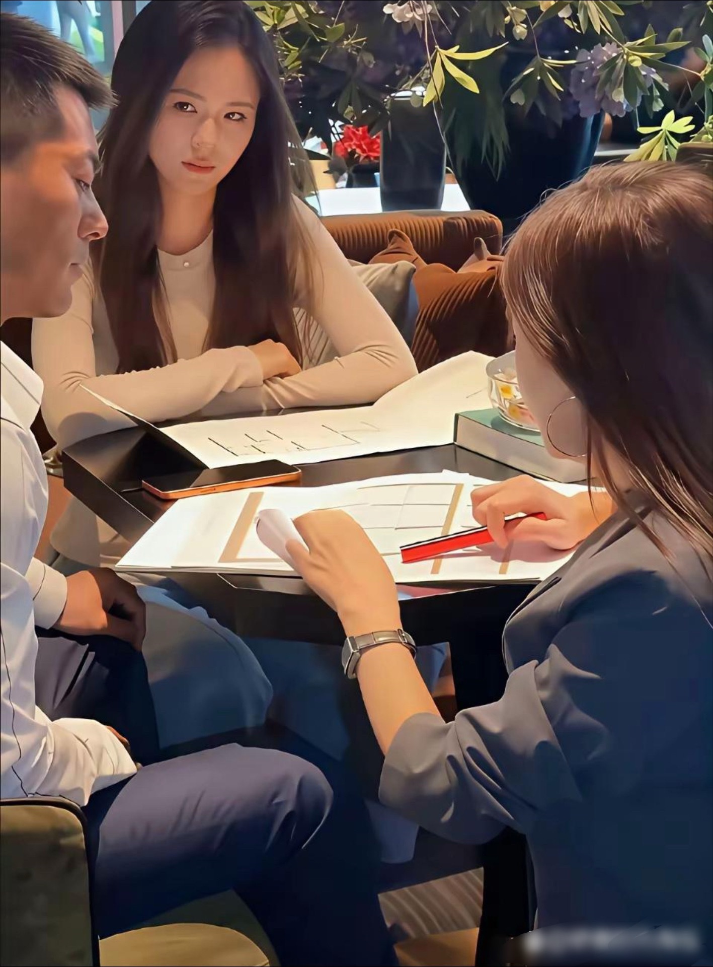 不怪他老婆这个眼神，换谁还不是