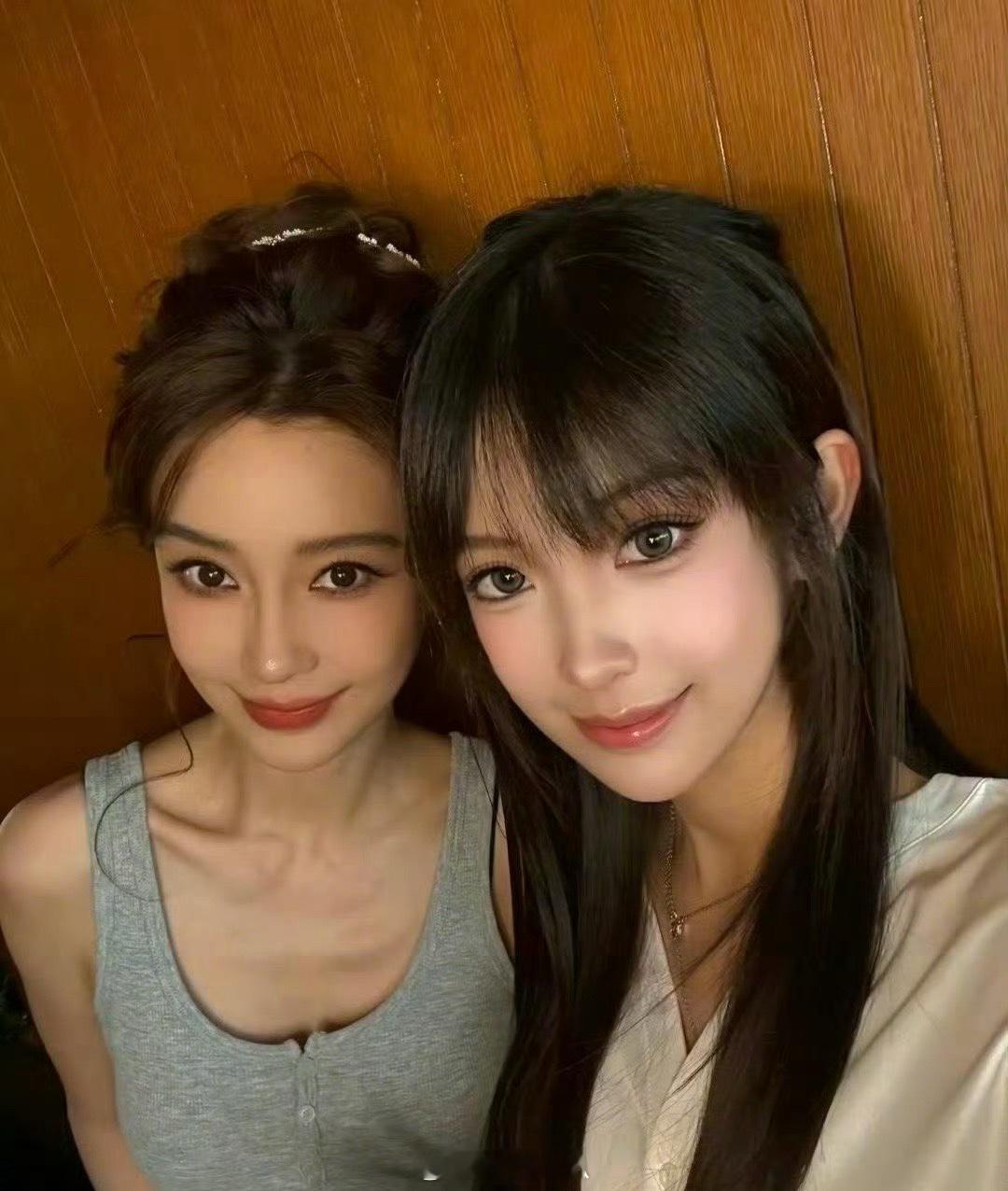 Angelababy最新合影感觉明星跟网红之间越来越没有壁了​​​