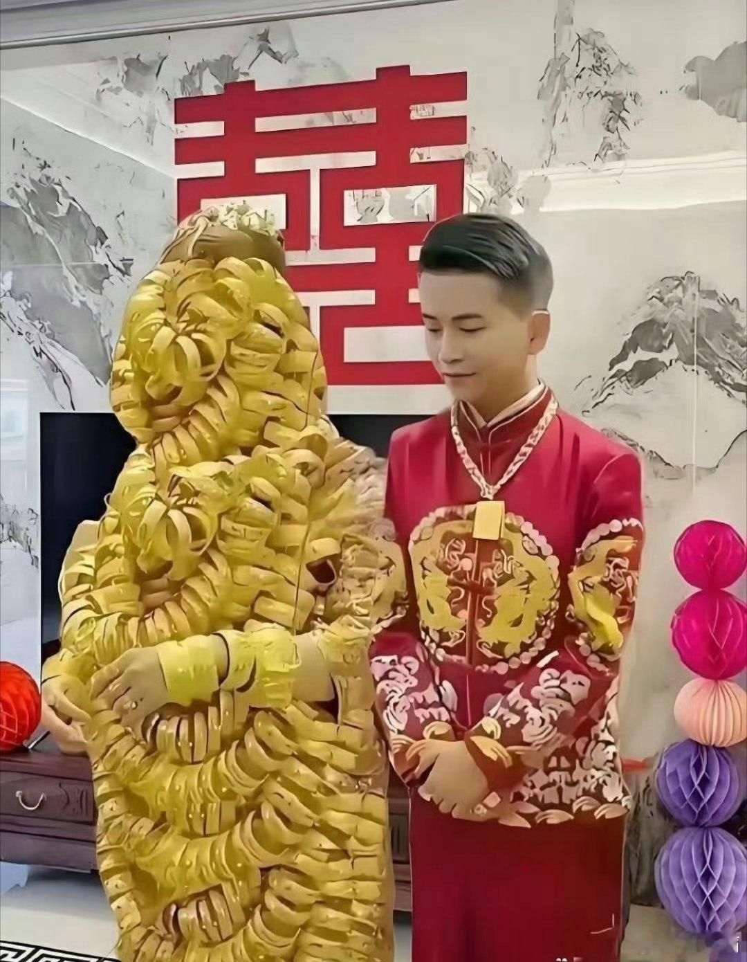 好一对璧人，新郎的喜悦都写脸上了新娘承受了这辈子最高兴的重量吧？