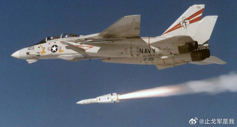 伊朗F-14雄猫战斗机发射AIM-54空对空导弹还是很霸气的。现在F-14仍然是