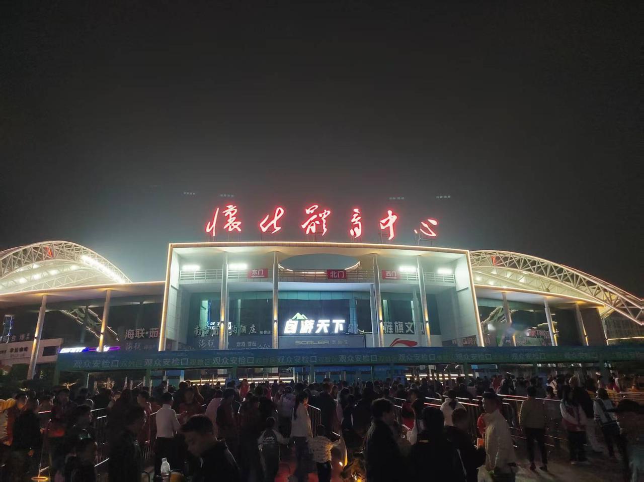 湘超十四妹诞生！在昨天湘超的比赛中，怀化队主场输给了湘潭，毫无悬念的排在了湘超