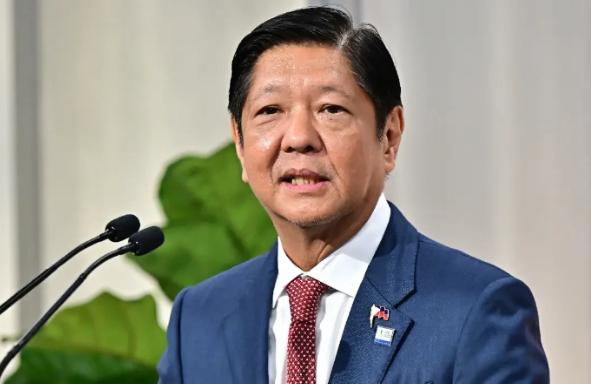 许多国家都在等着中国在南海与菲律宾硬碰硬，结果北京出了一张谁都没想到的牌，如今菲