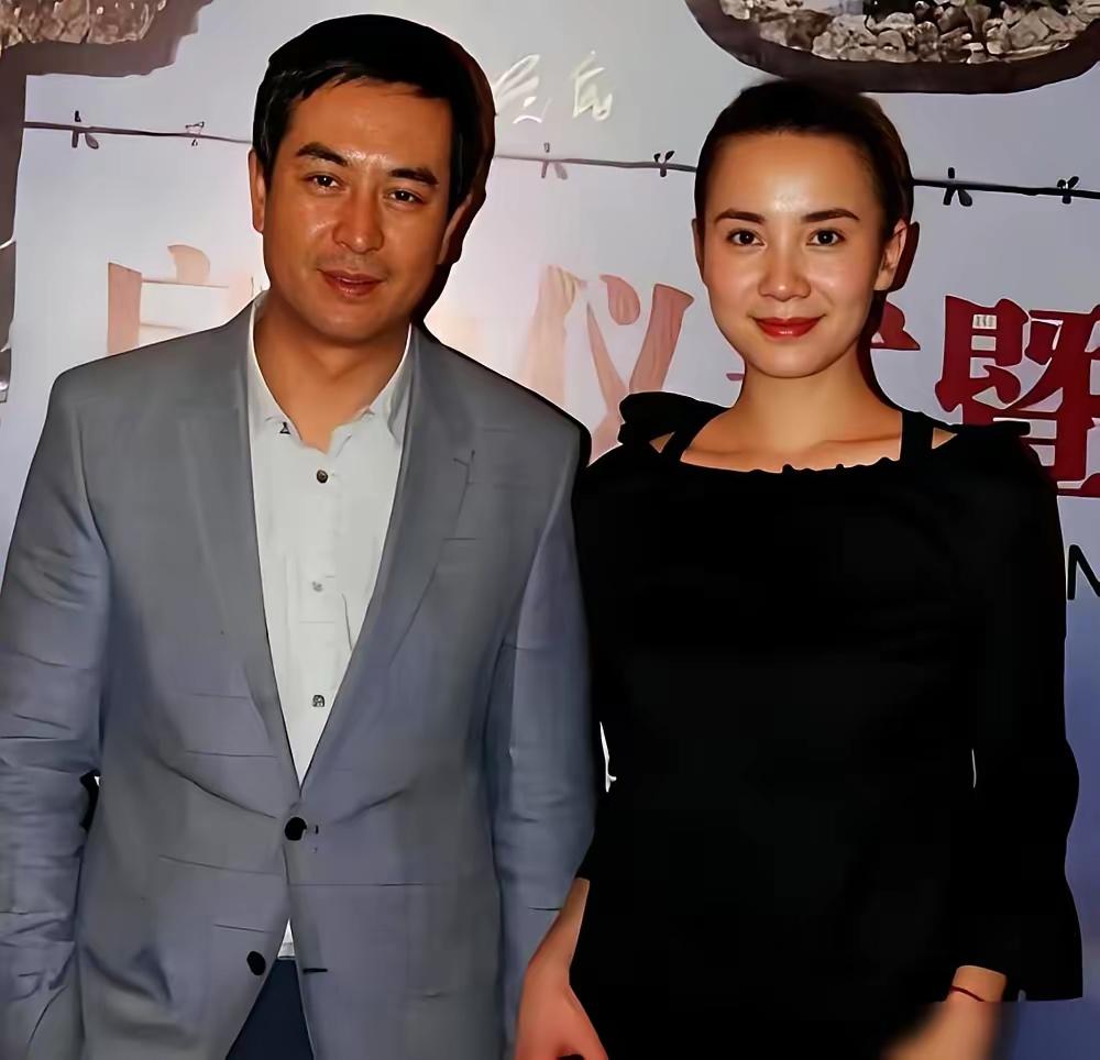 宋佳说，跟张嘉益拍戏，剧组有个不成文的规矩。​他一到片场不先碰戏也不找导演，先
