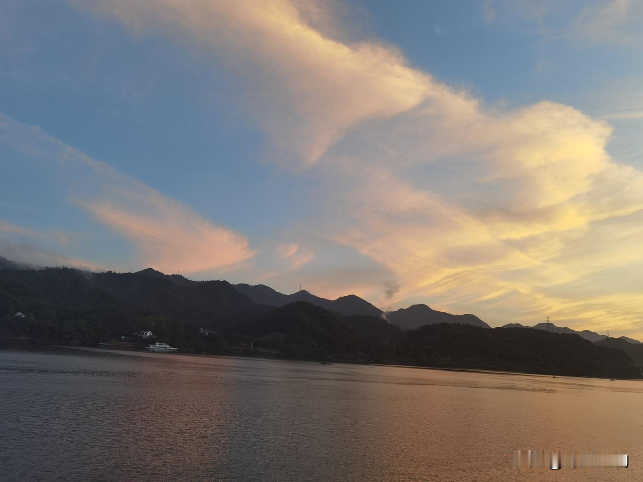 心宽身安，心稳福来！心若宽，处处都是风景；心若安，时时都是良辰。