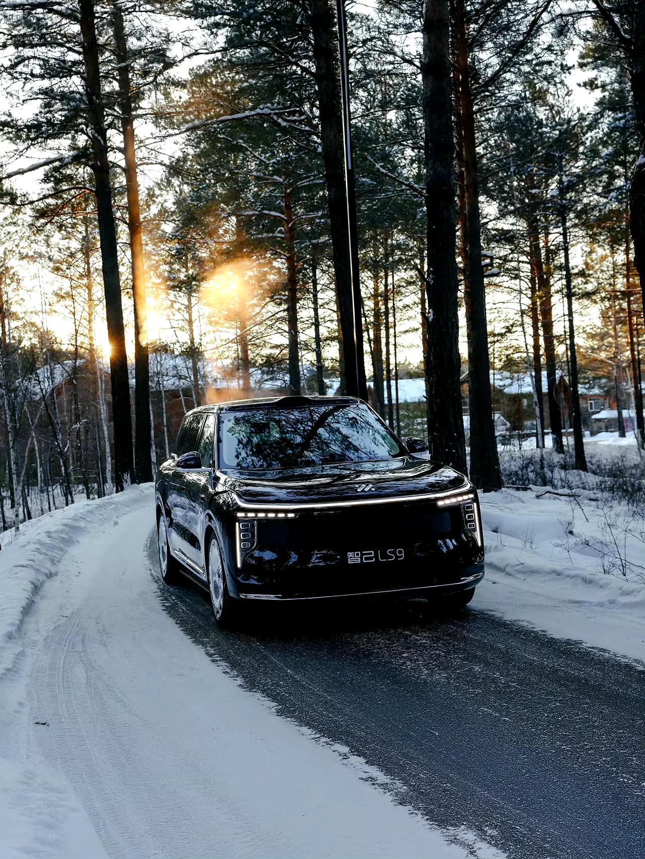 看完智己LS9我很惊讶，开完智己LS9以后，我更惊讶了。配置很全，要啥有啥