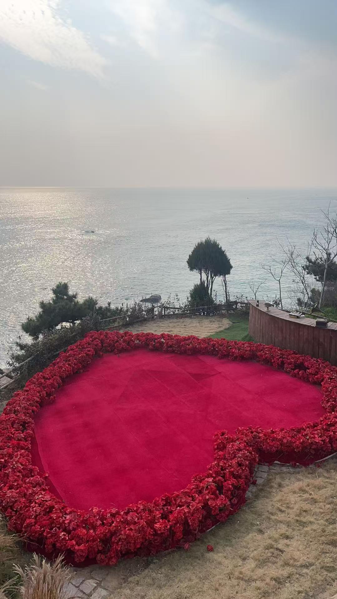 女人需要怎么哄[捂脸哭]：1、2岁女人，用糖哄。2、6岁女人，用故事哄