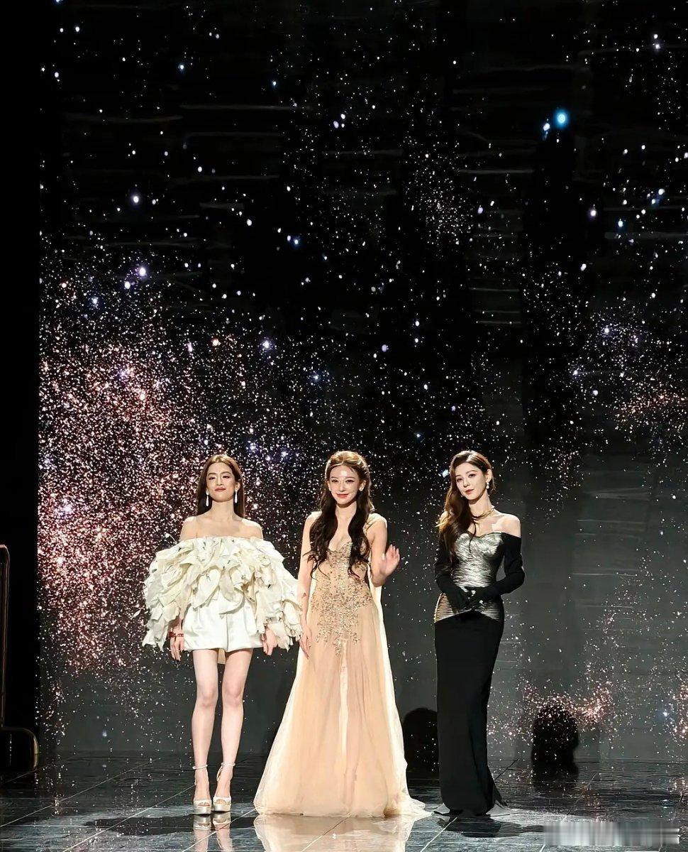 程潇为啥体态这么差她从小跳舞的，按理来说体态应该很好的呀，每次红毯还有商务，总感