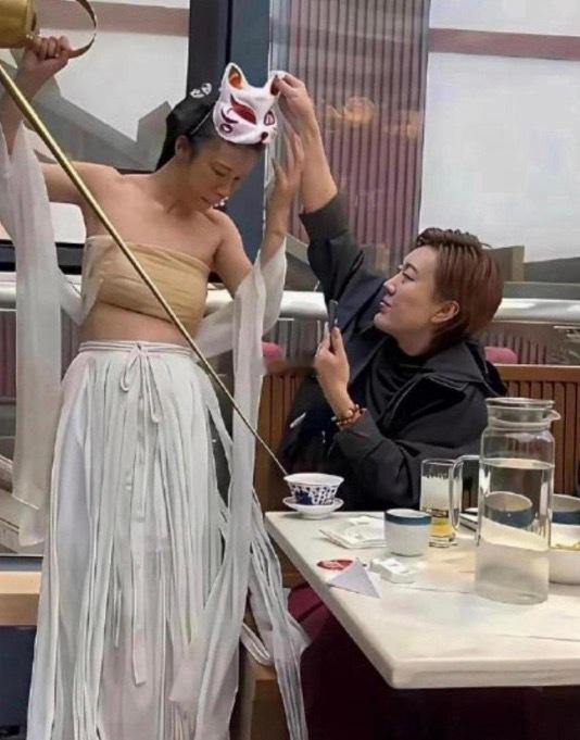 你说你非要去摘面具干嘛，这下好了