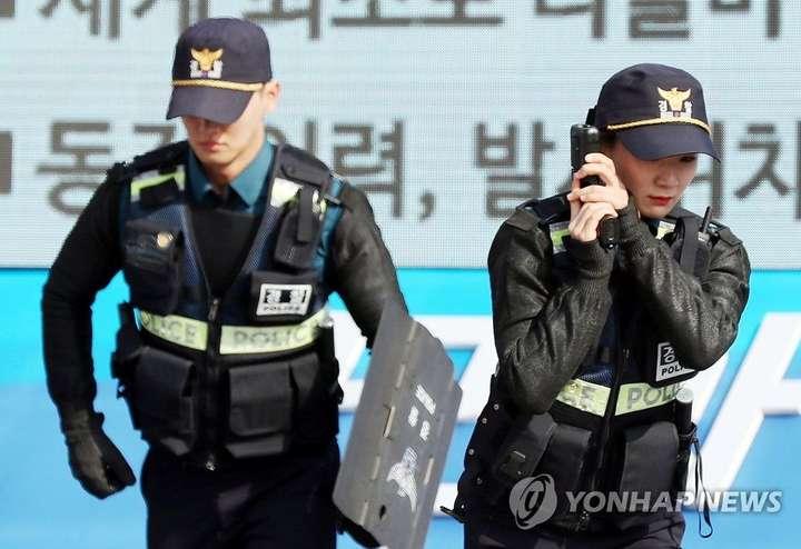 韩国更改了警察招聘的规则，统一标准不再单独划分男女招录配额 以前男警察、女警