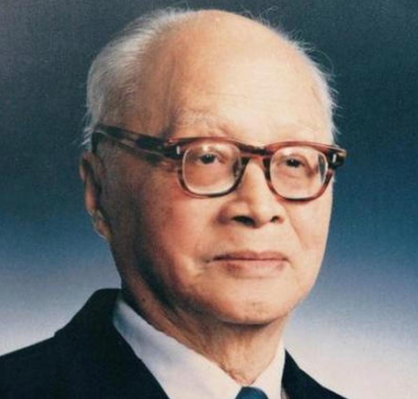 1960年，中苏关系破裂，苏联专家团突然全体撤离，这让中国的原子弹研究陷入了绝境