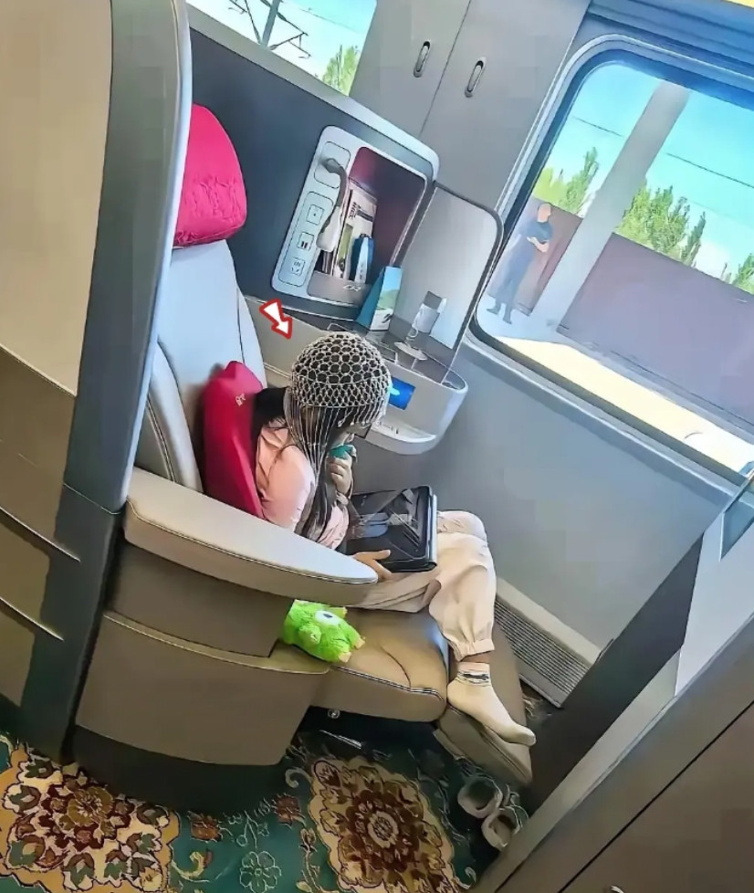 如果不吃爱情的苦，基本没啥能苦到她了吧！