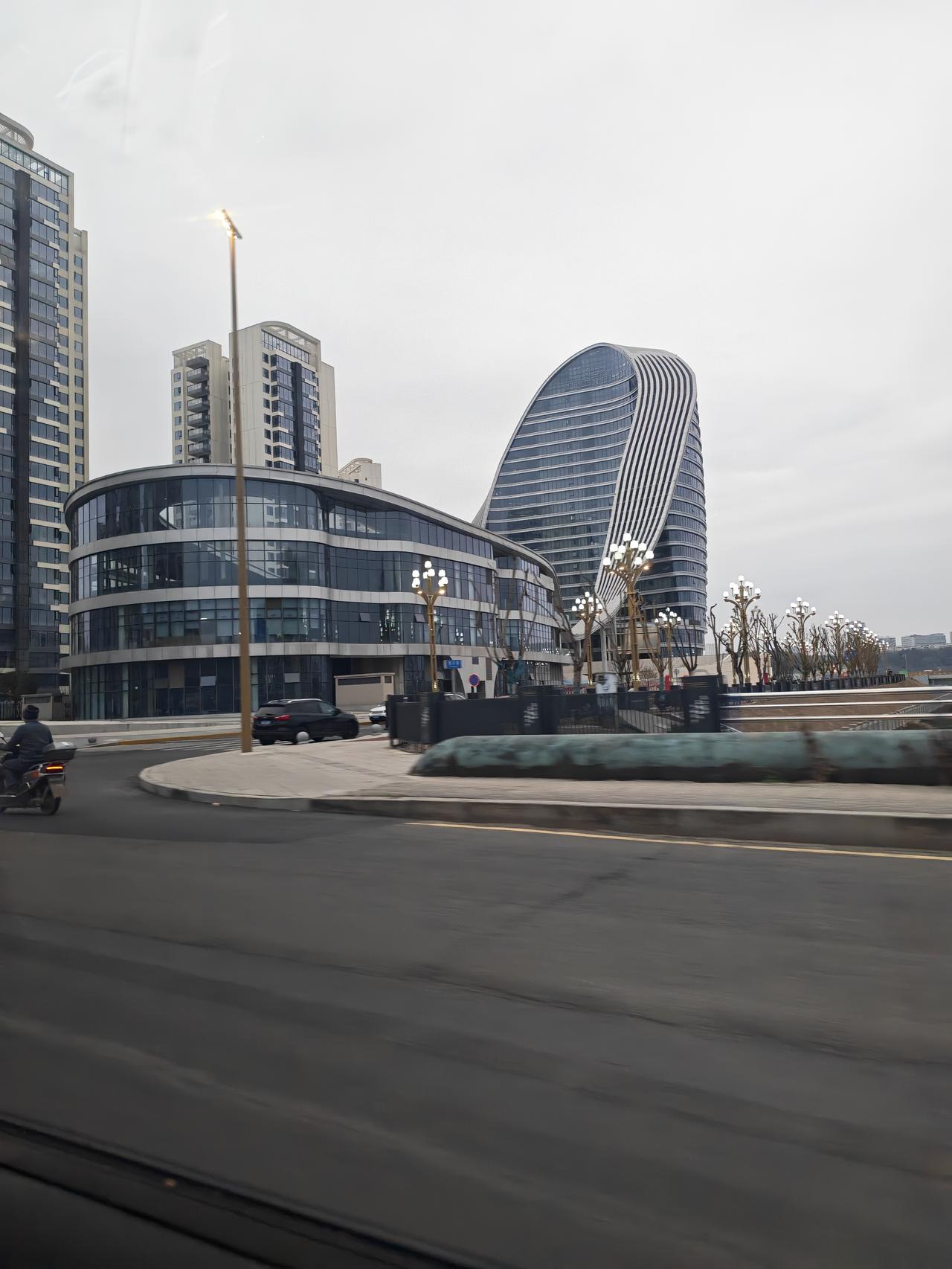 昨天去了一趟高坪龙门古镇，话说来南充这么多年还是第一次到龙门，每次都是路过，可惜