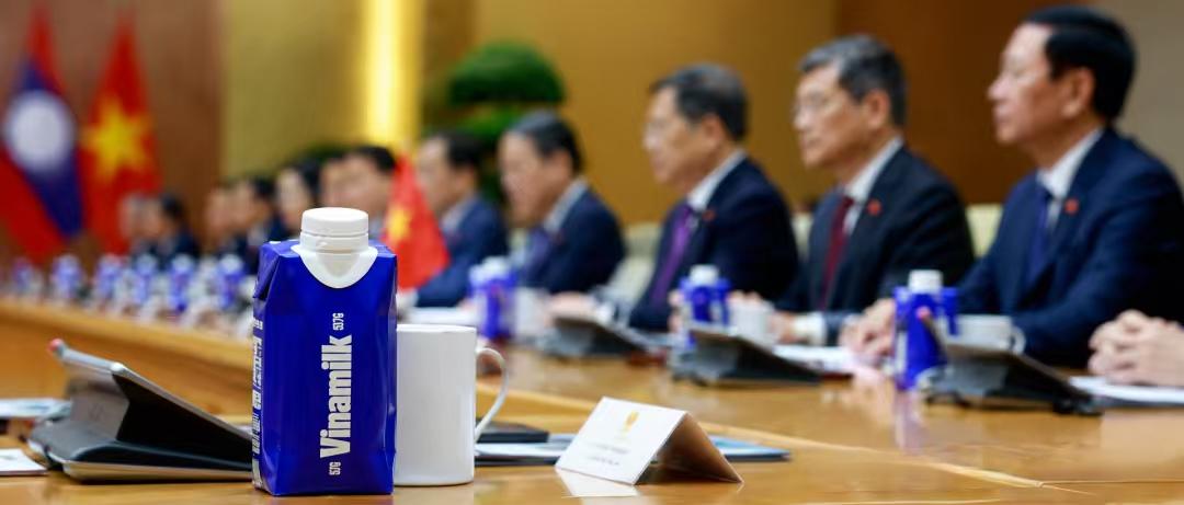 不要小看越南外交桌上的这一盒牛奶！应越南总理黎明兴邀请，老挝总理宋赛・西潘敦