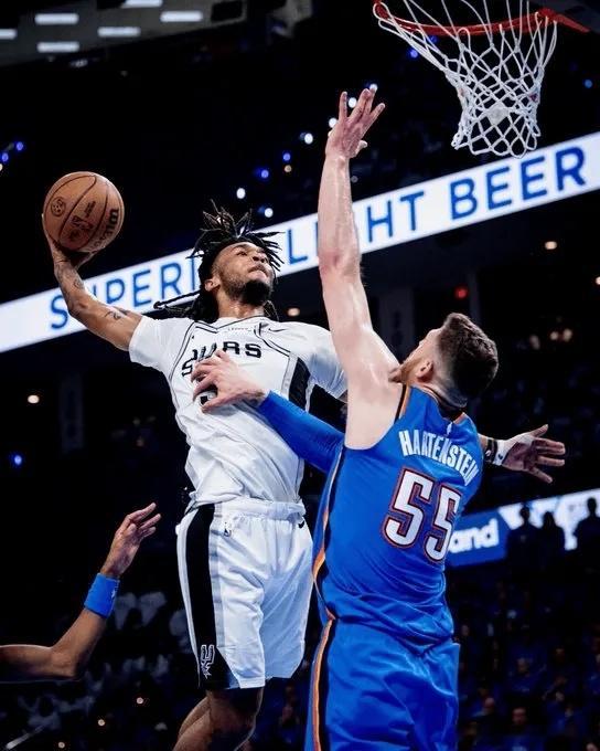 🏀【激战正酣！】今日NBA季后赛西部决赛G2，马刺VS雷霆，卡斯尔上演惊天隔扣