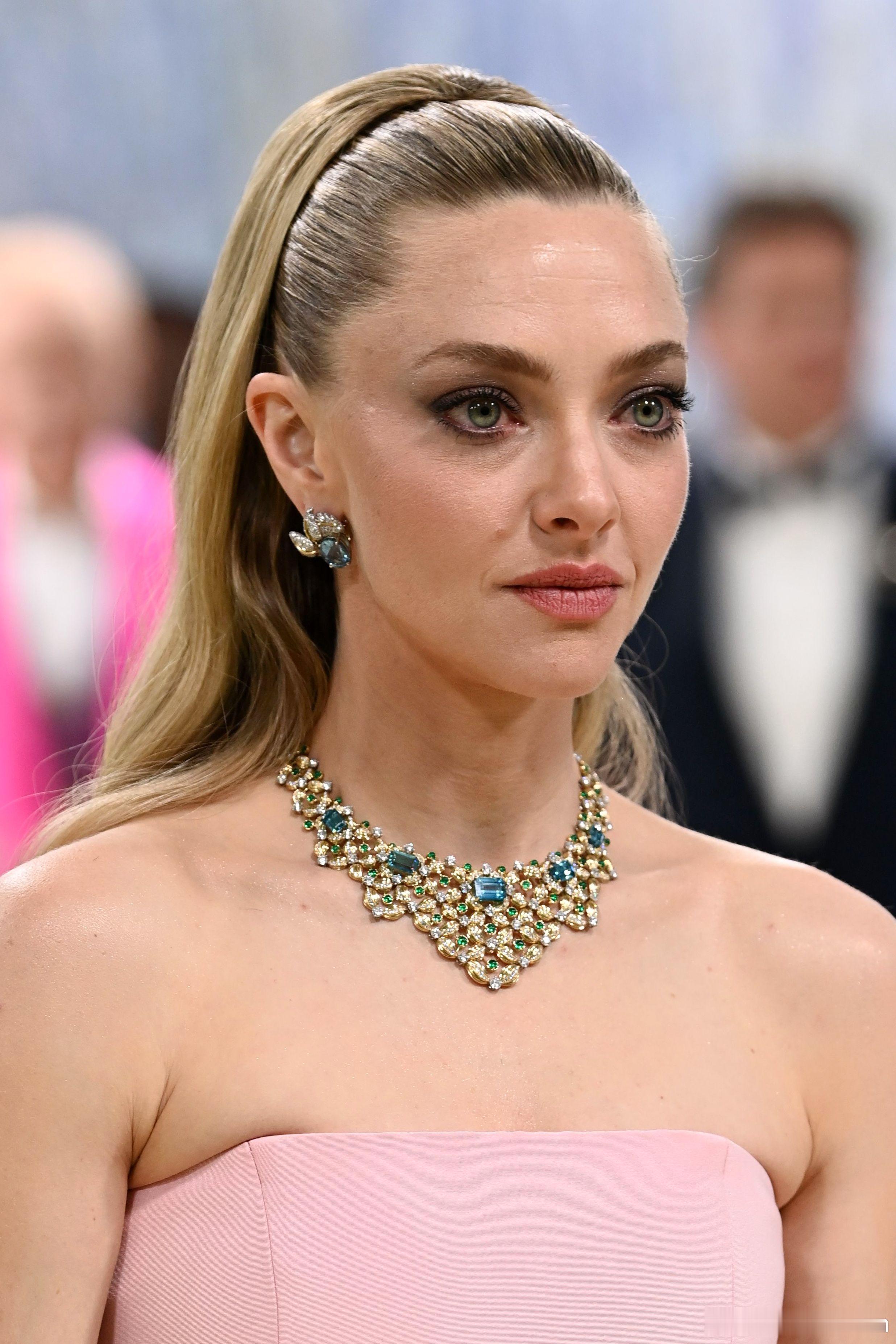amandaseyfried阿曼达塞弗莱德亮相2026MetGala盛典，