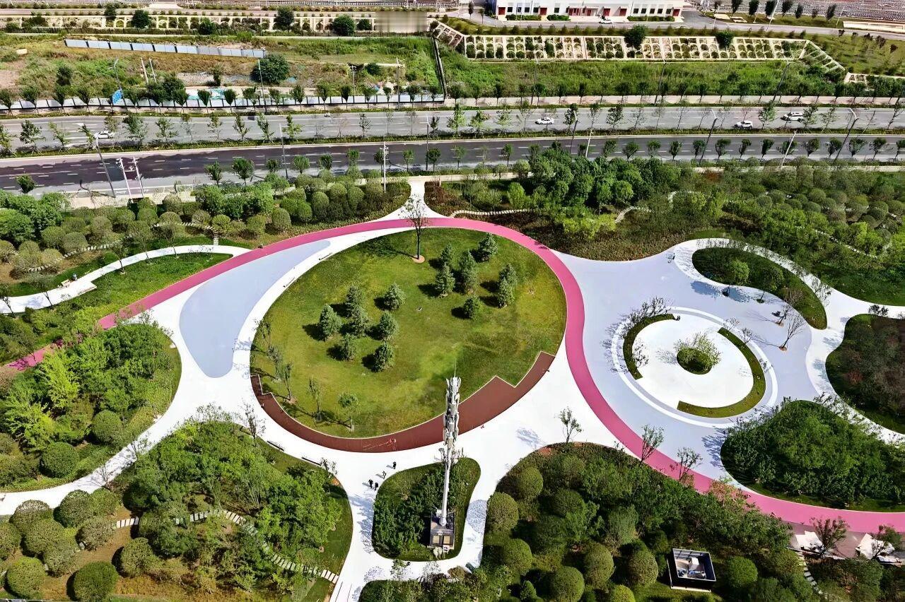进度条再刷新！咸阳主城新增一处公园，把曾经黄土裸露、垃圾堆积的片区，改造为居民家