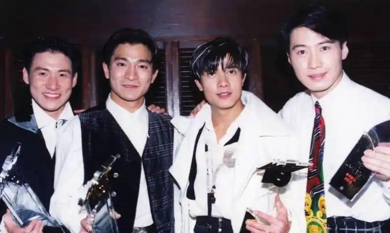 刘德华一个人干的活，能顶三个天王加起来。你看他：160部电影一部部砸出来，50