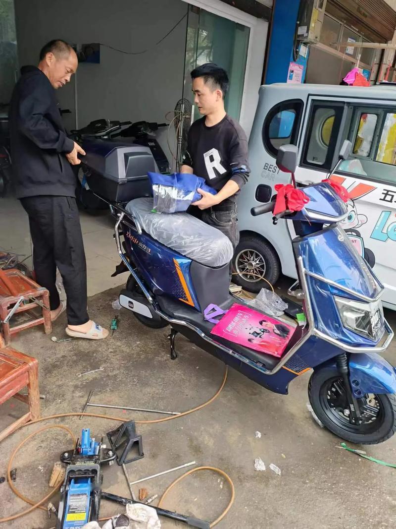 买电动车时商家绝不说的3个“隐形福利”，我刚薅到2个前天去给电动车换电池，