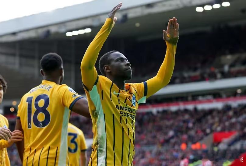 在萨拉赫确定赛季末离队后，利物浦已经开始寻找埃及人的替代人选，目前据《邮报》消息