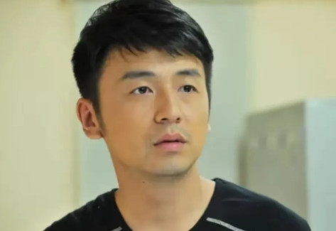事实证明，就算给两个亿，电视剧也不能胡乱接，​连雷佳音这种拿奖无数的