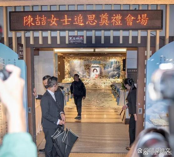 河南郑州一女子丈夫意外去世，因平日尊重隐私，她并不知晓手机密码。手机里存有家人珍