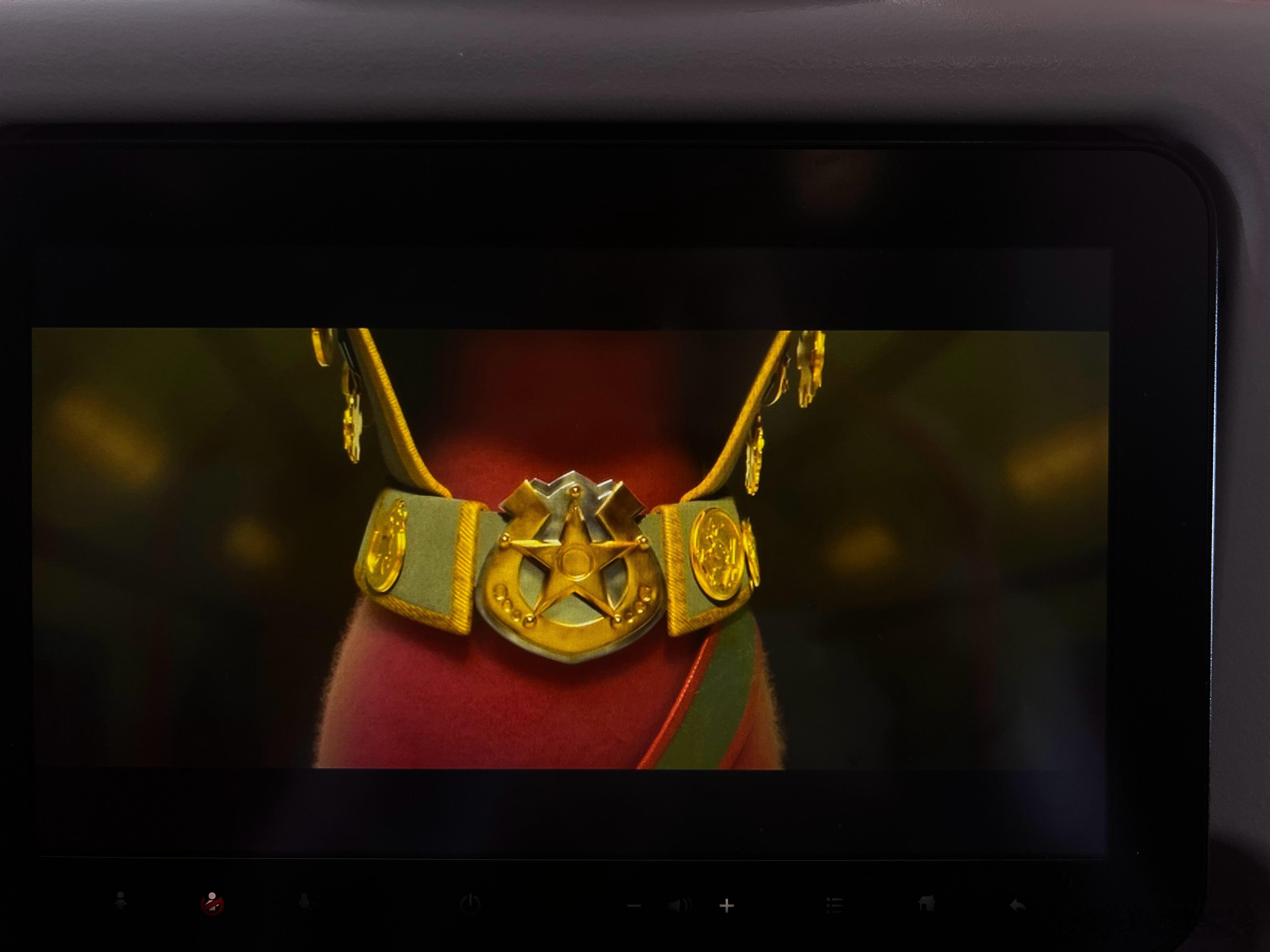 在飞机上看点儿小马动画片，主打一个反差三亚·三亚凤凰国际机场