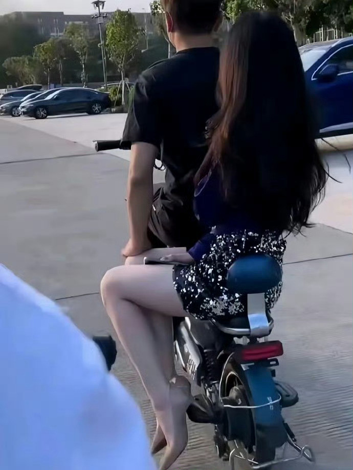 不看脸也觉得是美女系列.....