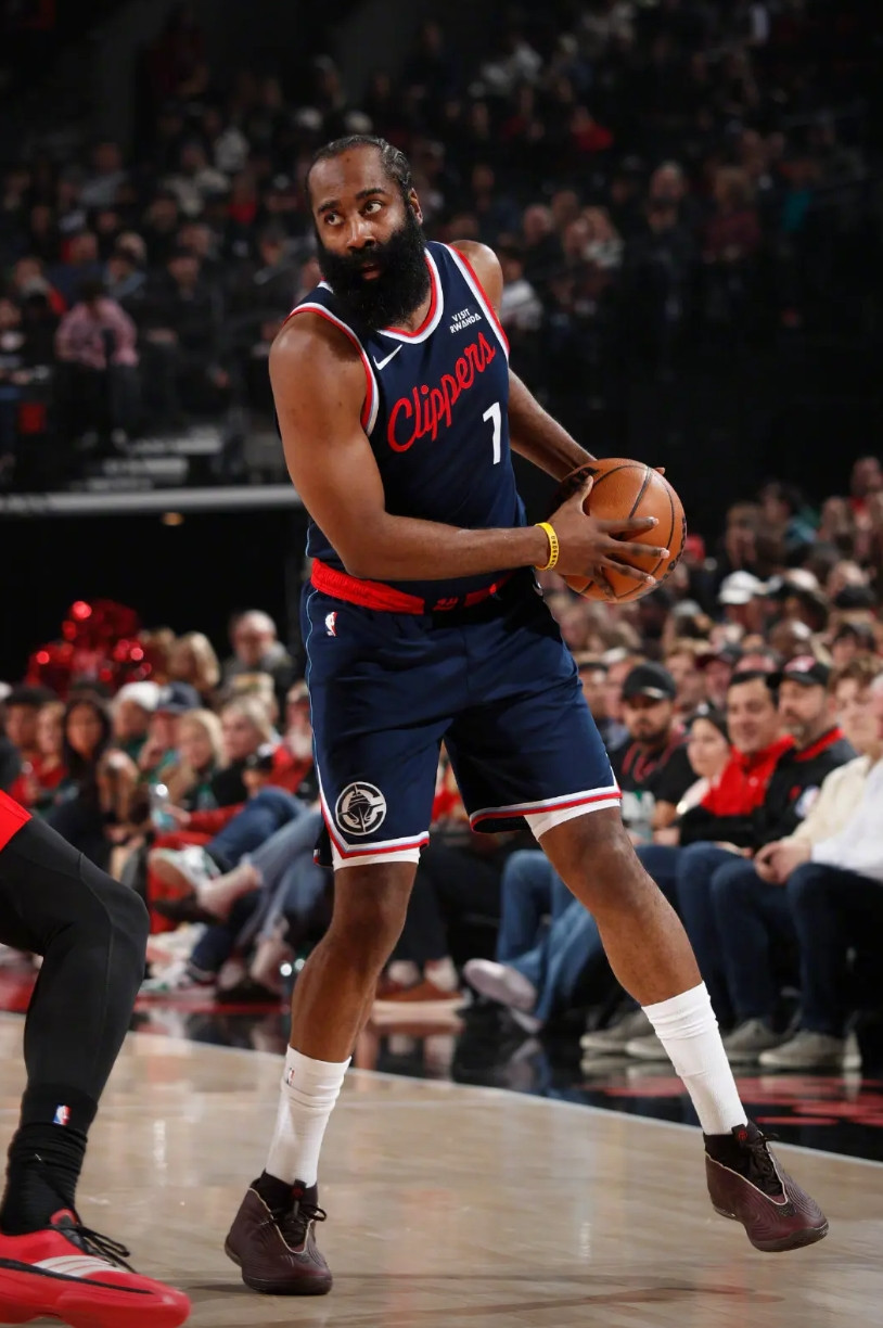 今天的哈登真是“低开高走”啊！以前哈登总是高开低走，早早就出状态，然后打到后面