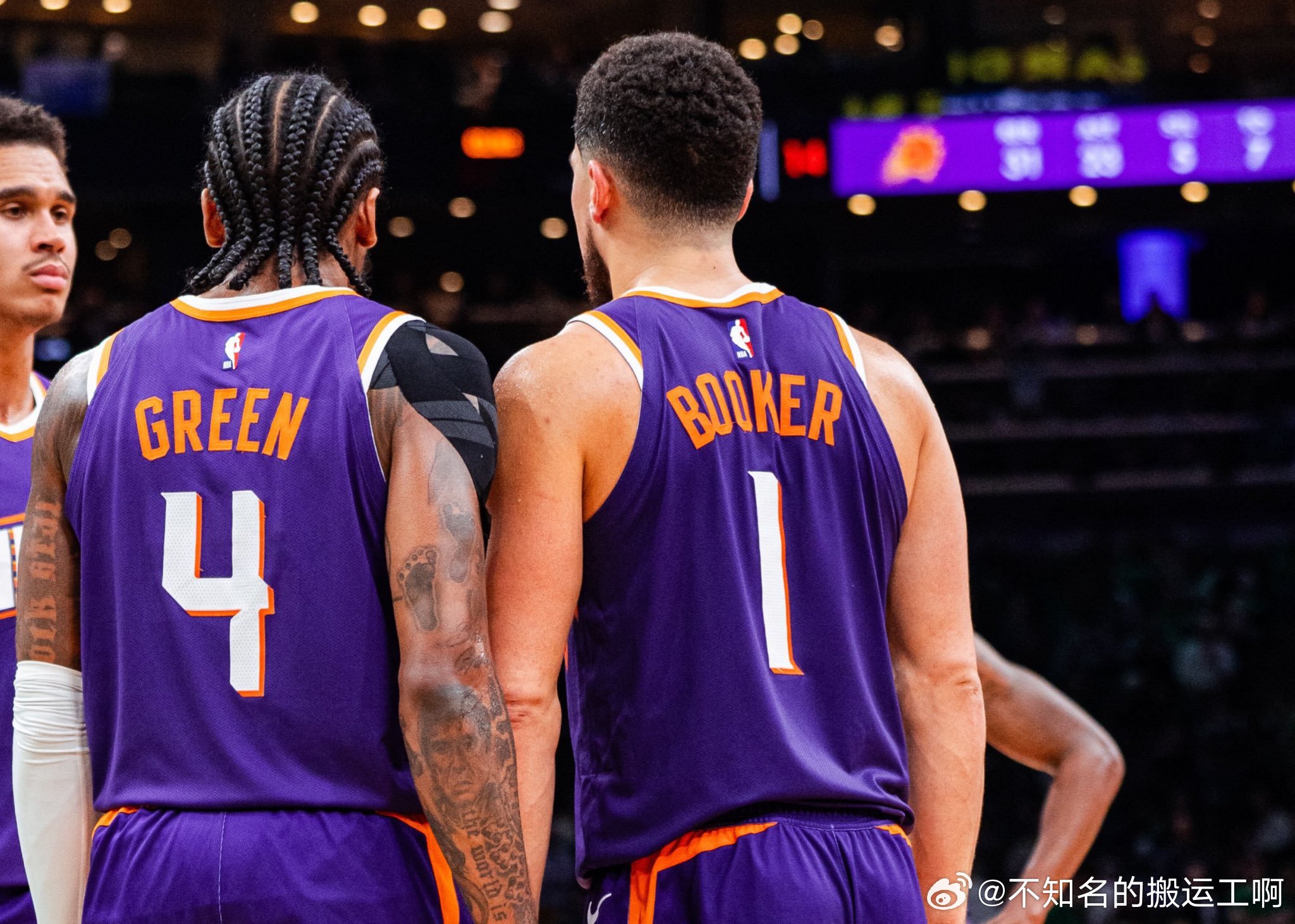 菲尼克斯太阳两组有趣的数据：在德文·布克（DevinBooker）身边（搭