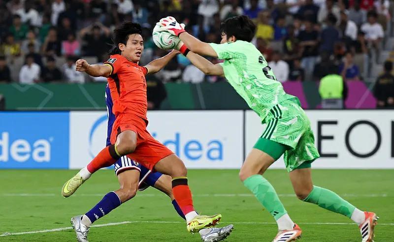 我那做青训的朋友说得实在：国足这0:4看着惨，其实是捡了个含金量极高的“学习大礼