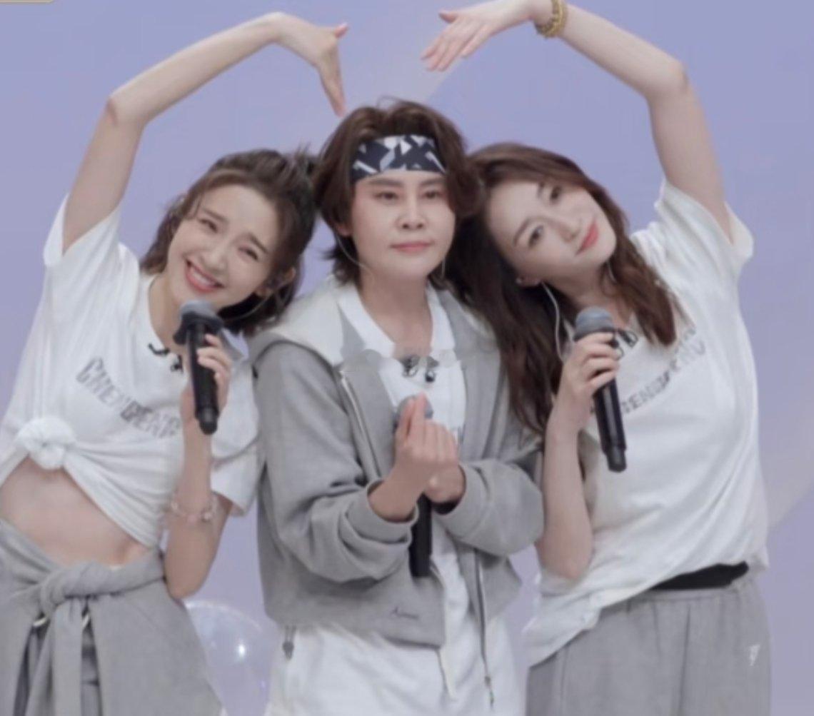 只有我get不到李小冉的美吗？感觉只是白了一点而已。