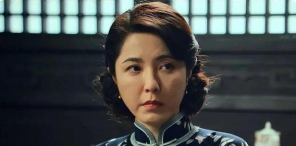 曾黎“中戏美女”牌打错了！死磕医美丢演技，与吴越同框差距藏不住